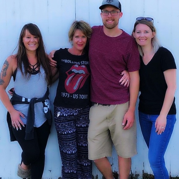 Meet your Posher, Karen - Picture 3 of 14